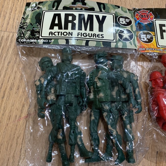 Army figurines and fireman figurines - Picture 3 of 3